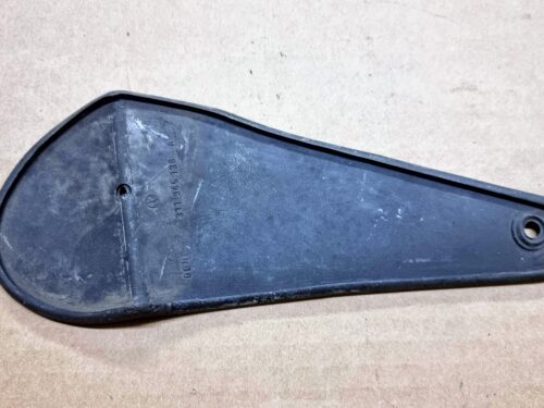 311945138A Gasket reflector housing