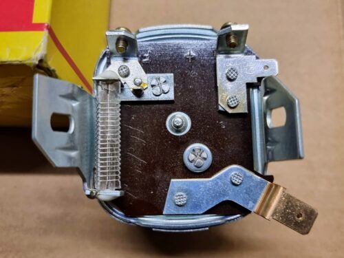 113903801E Voltage regulator 6v