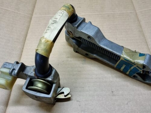 251843336A Sliding door hinge