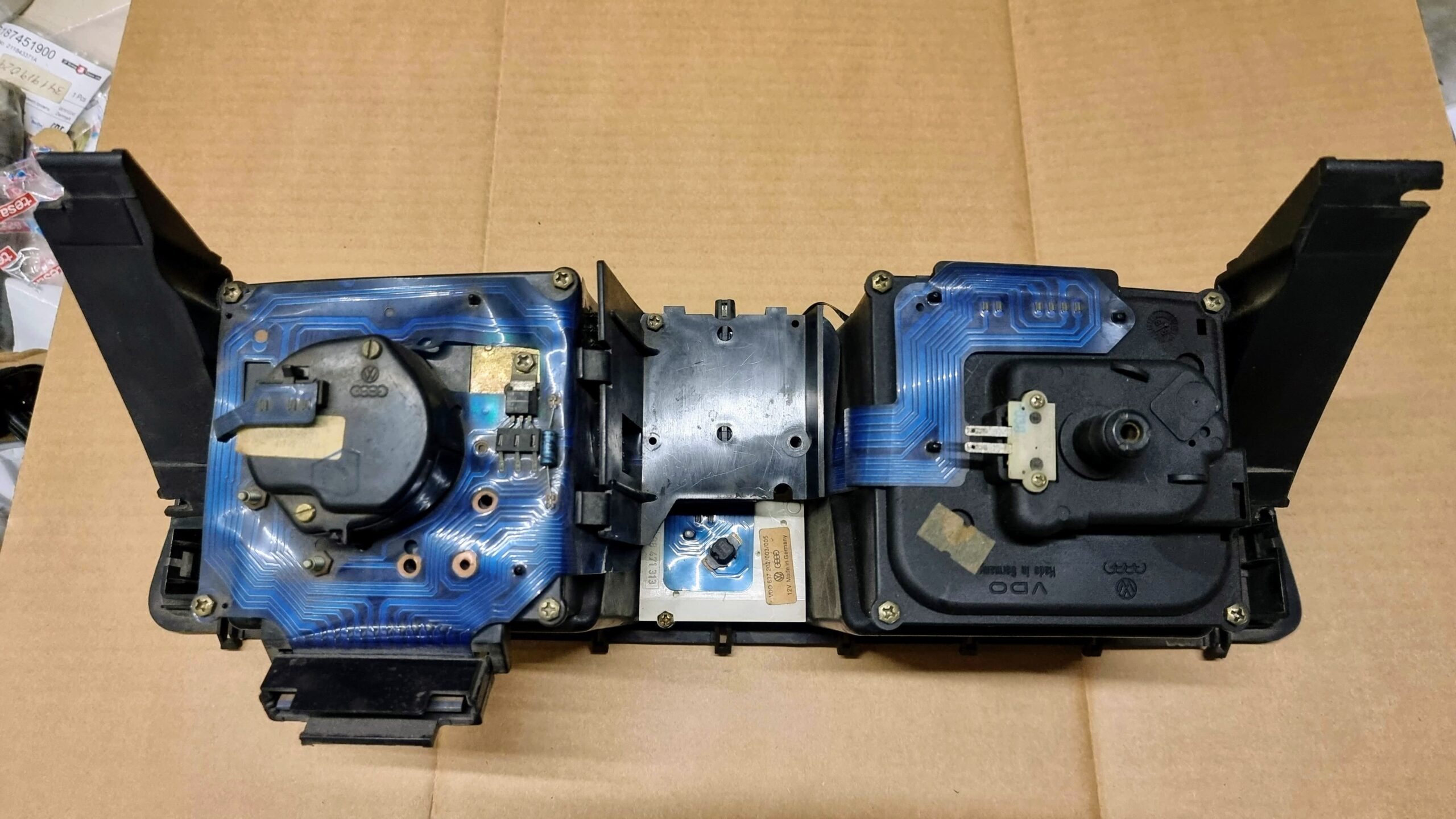251919033FM Instrument cluster