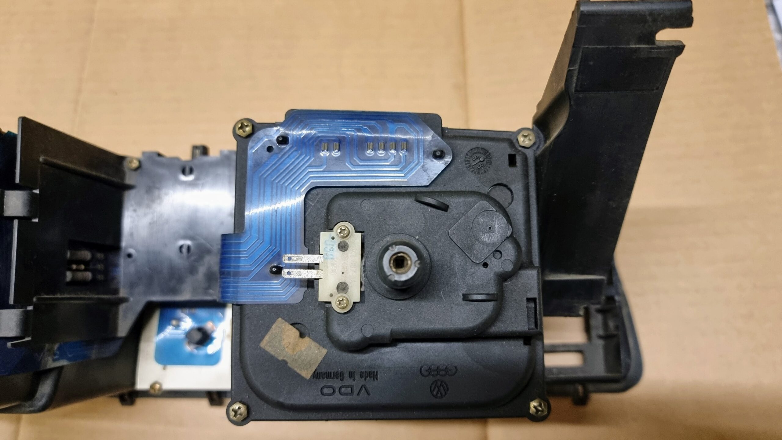 251919033FM Instrument cluster