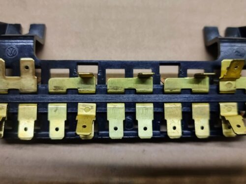 211937505B Fuse box, 10 fuses