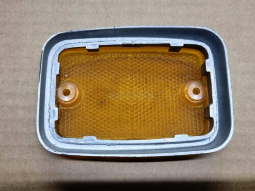211945119A Side reflector