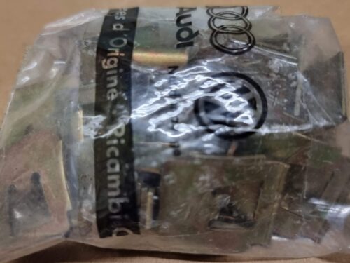 113853559 Retaining clip set