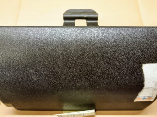 251937071 90V Fuse box cover