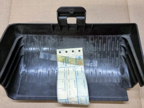 251937071 90V Fuse box cover
