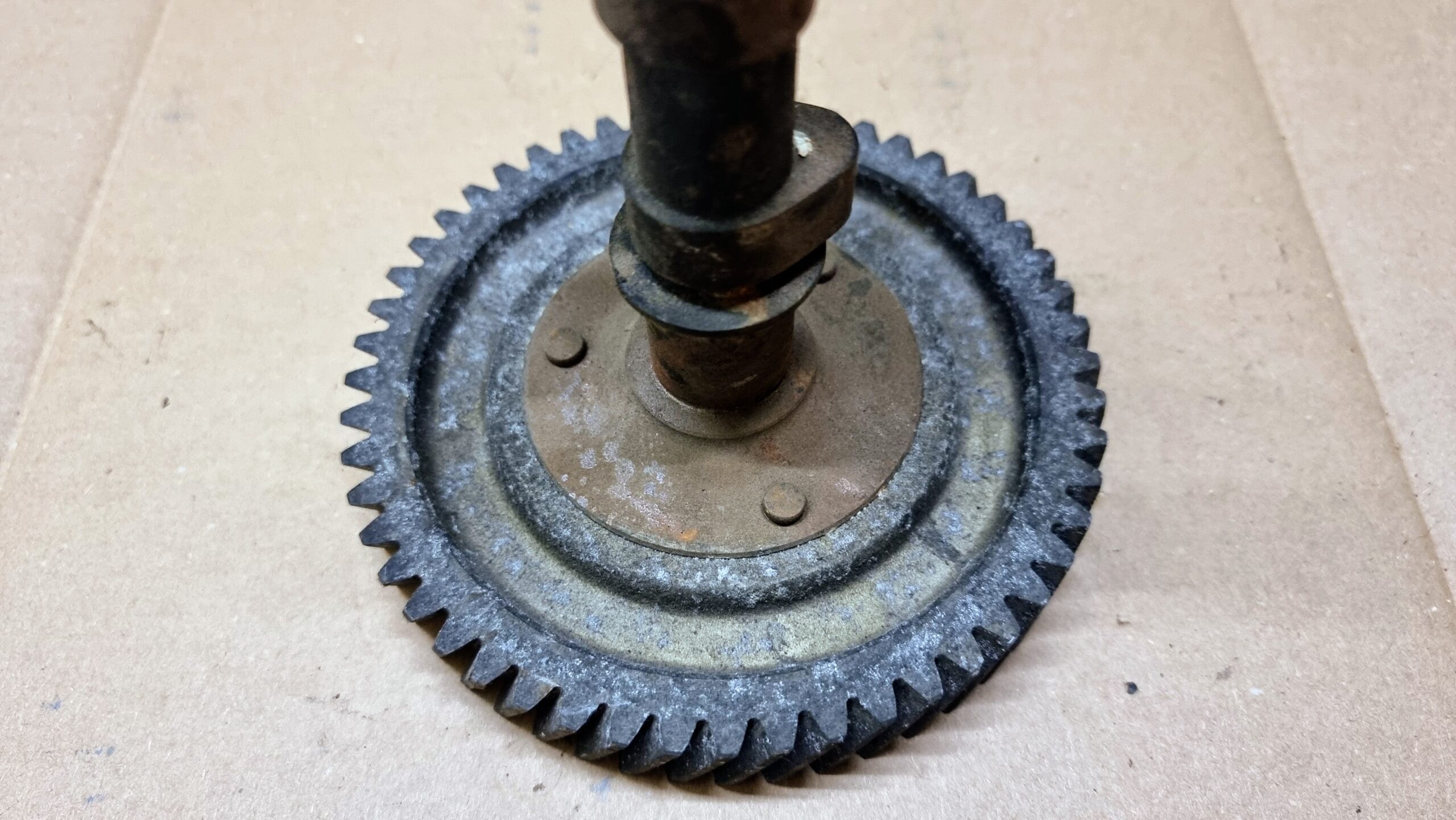 NOS 111109013 Camshaft with timing gear