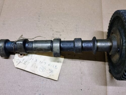 NOS 113109017D Camshaft with timing gear -2