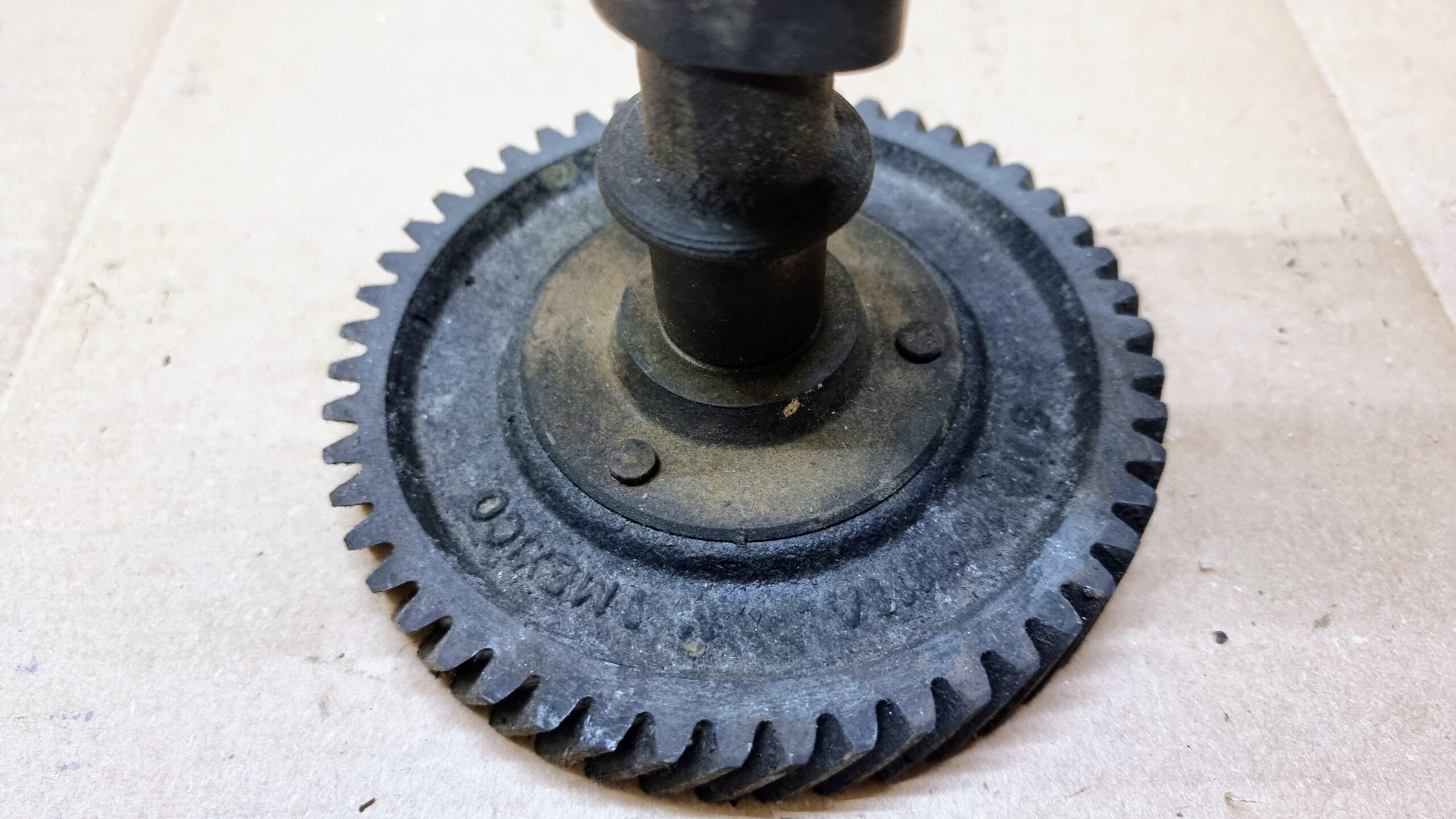 NOS 113109017D Camshaft with timing gear -2