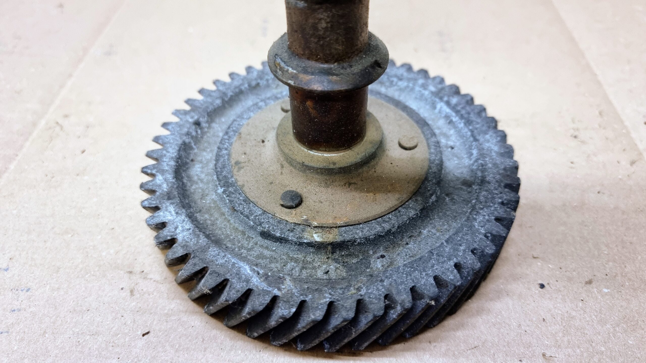 NOS 113109035D Camshaft with timing gear +7