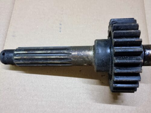 NOS 211501267C Gear shaft 27 teeth, rear axle
