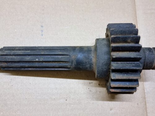NOS 211501267K Gear shaft 24 teeth, rear axle