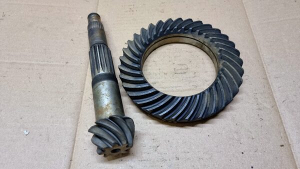 NOS 311517143D Ring gear and drive pinion 8:33