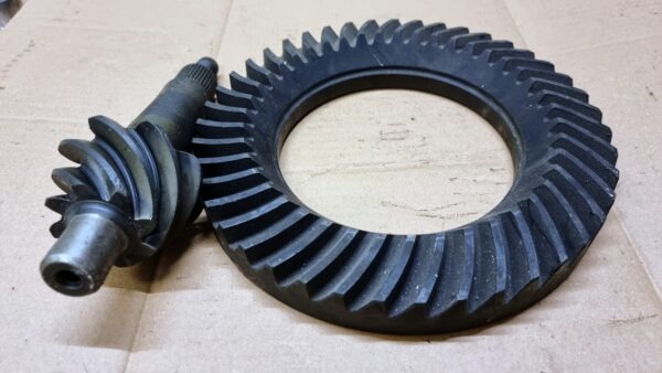 NOS 281525143D Pinion and crown wheel 8:43