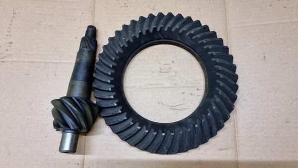 NOS 281525143D Pinion and crown wheel 8:43