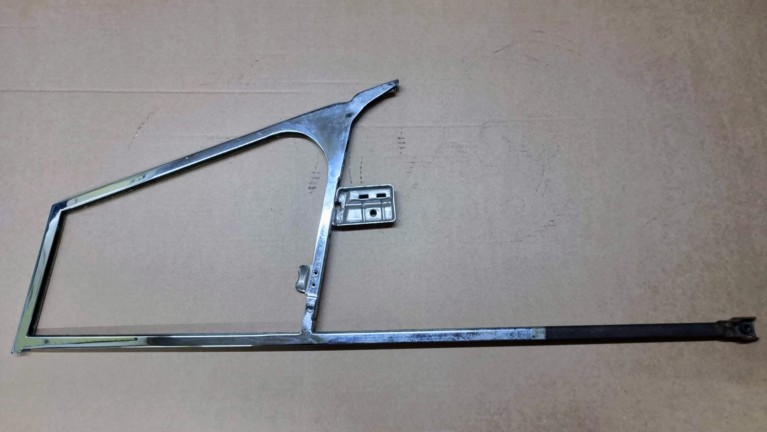 NOS 151837402B Frame, vent wing, right