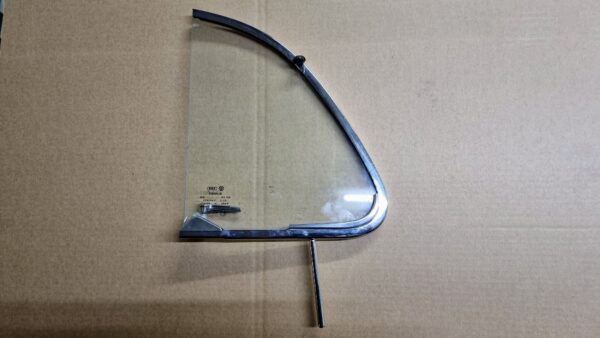 NOS 1138376064 Vent wing, right