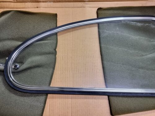 NOS 113847042A Hinged quarter window