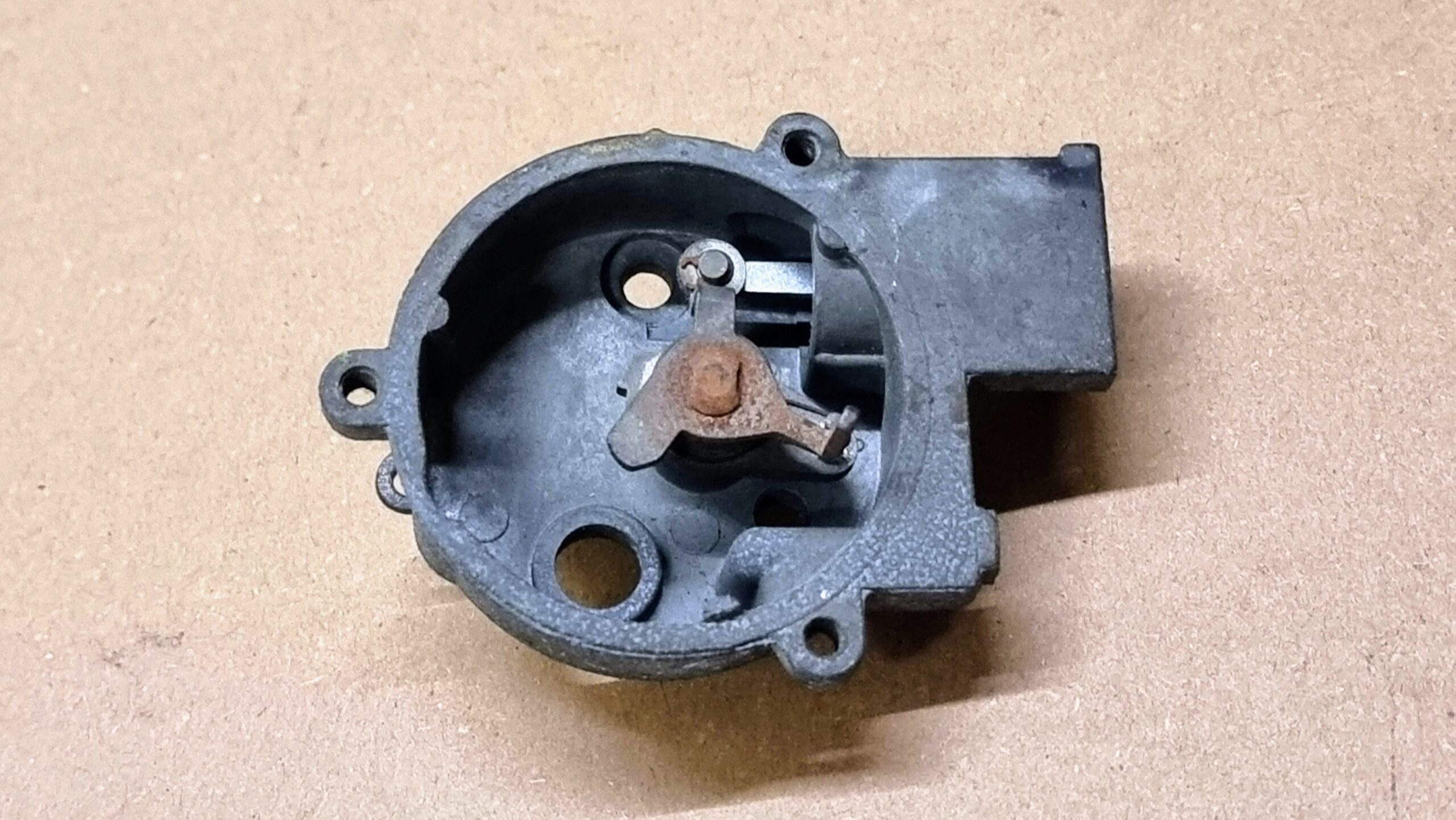 NOS 311129161 Choke housing with levers