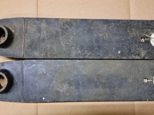 NOS 211511205 Spring plates, pair, Barndoor