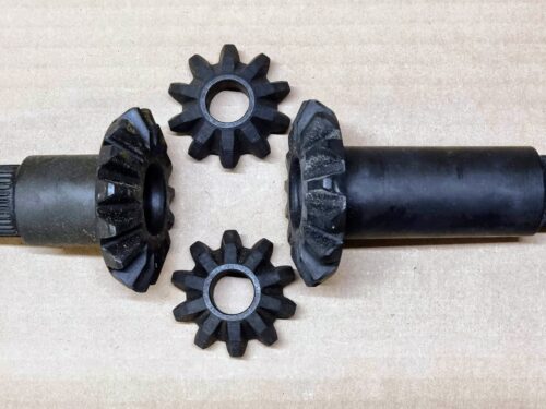 NOS 113598081 Set of differential pinions