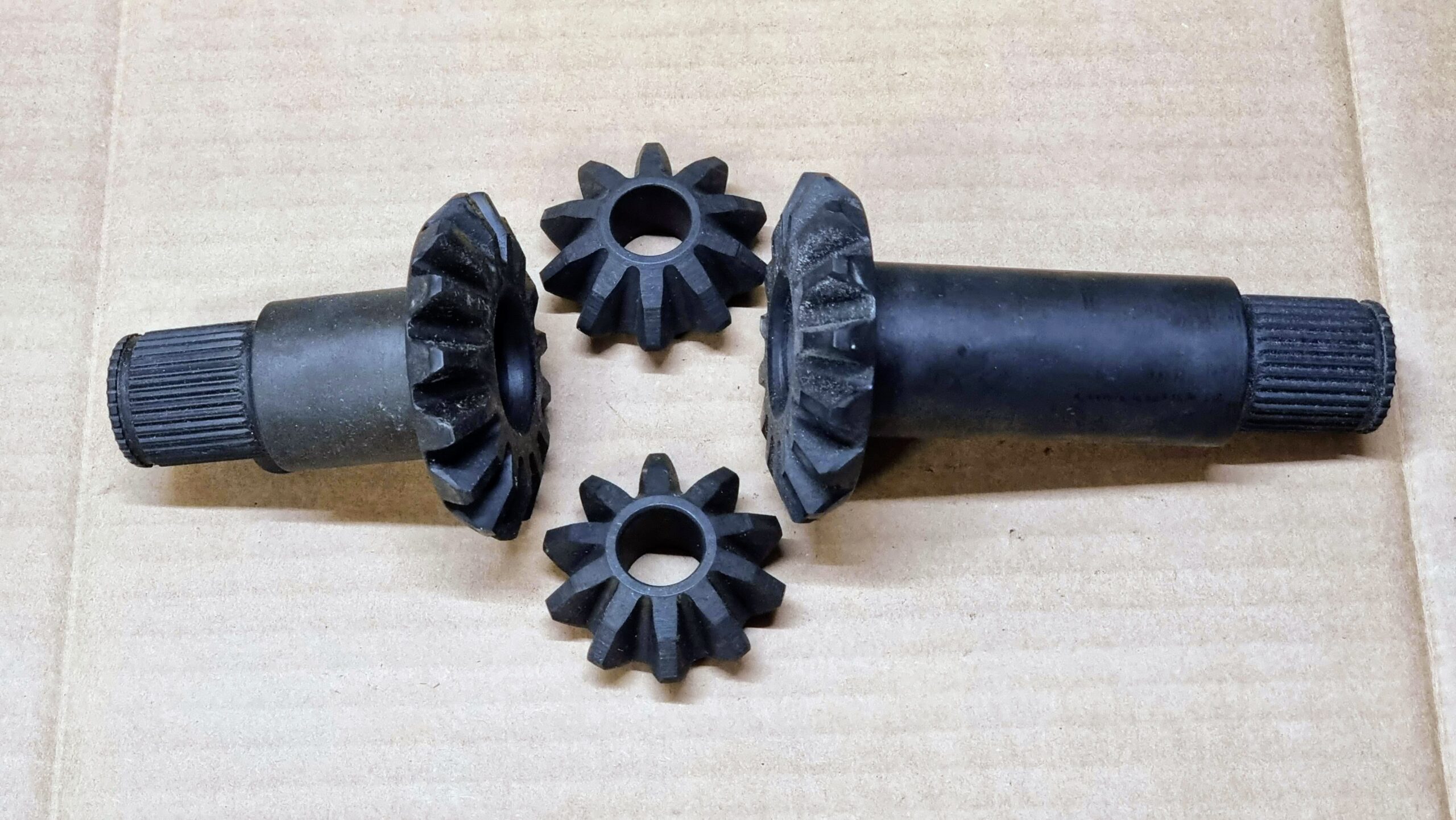 NOS 113598081 Set of differential pinions