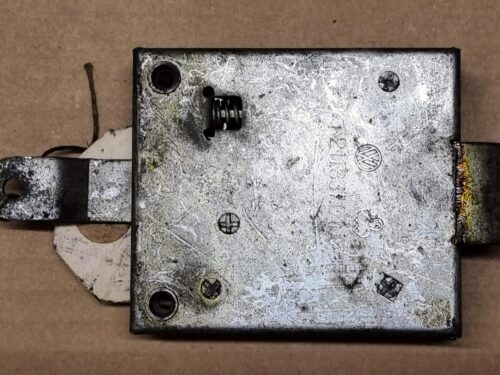 NOS 211837016C Door lock, right