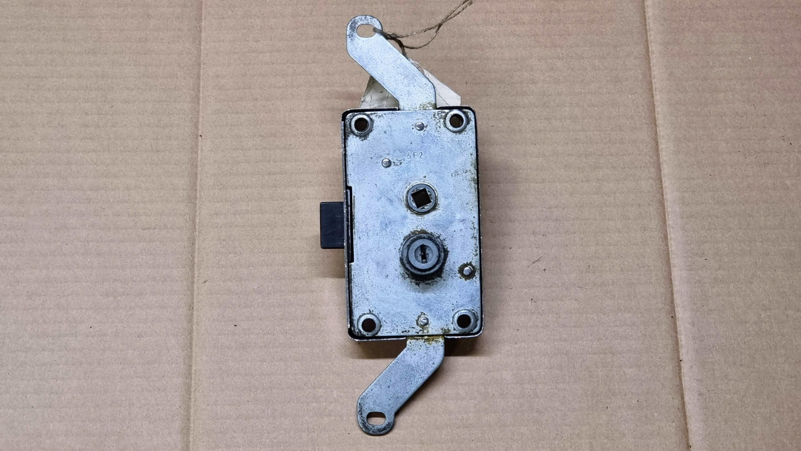 NOS 221841605 Lock, door wings
