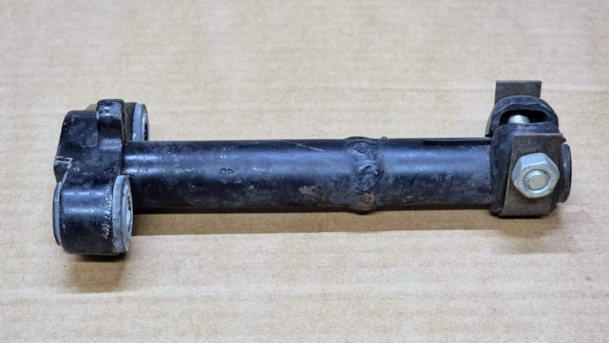 NOS 1134197632 Steering column, lower