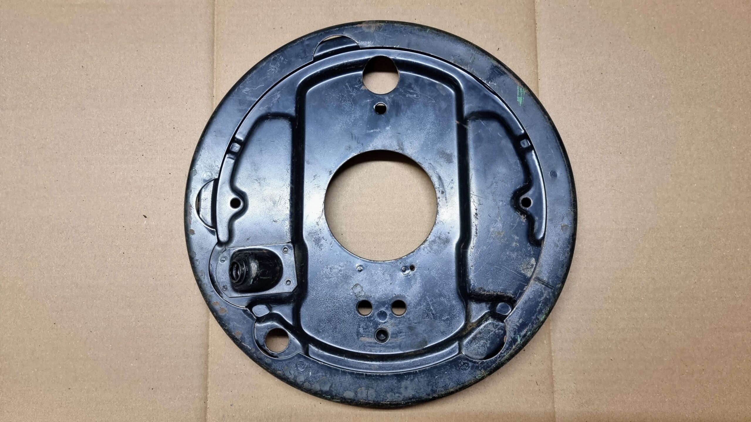 NOS 211609440D Back plate, rear brake, right