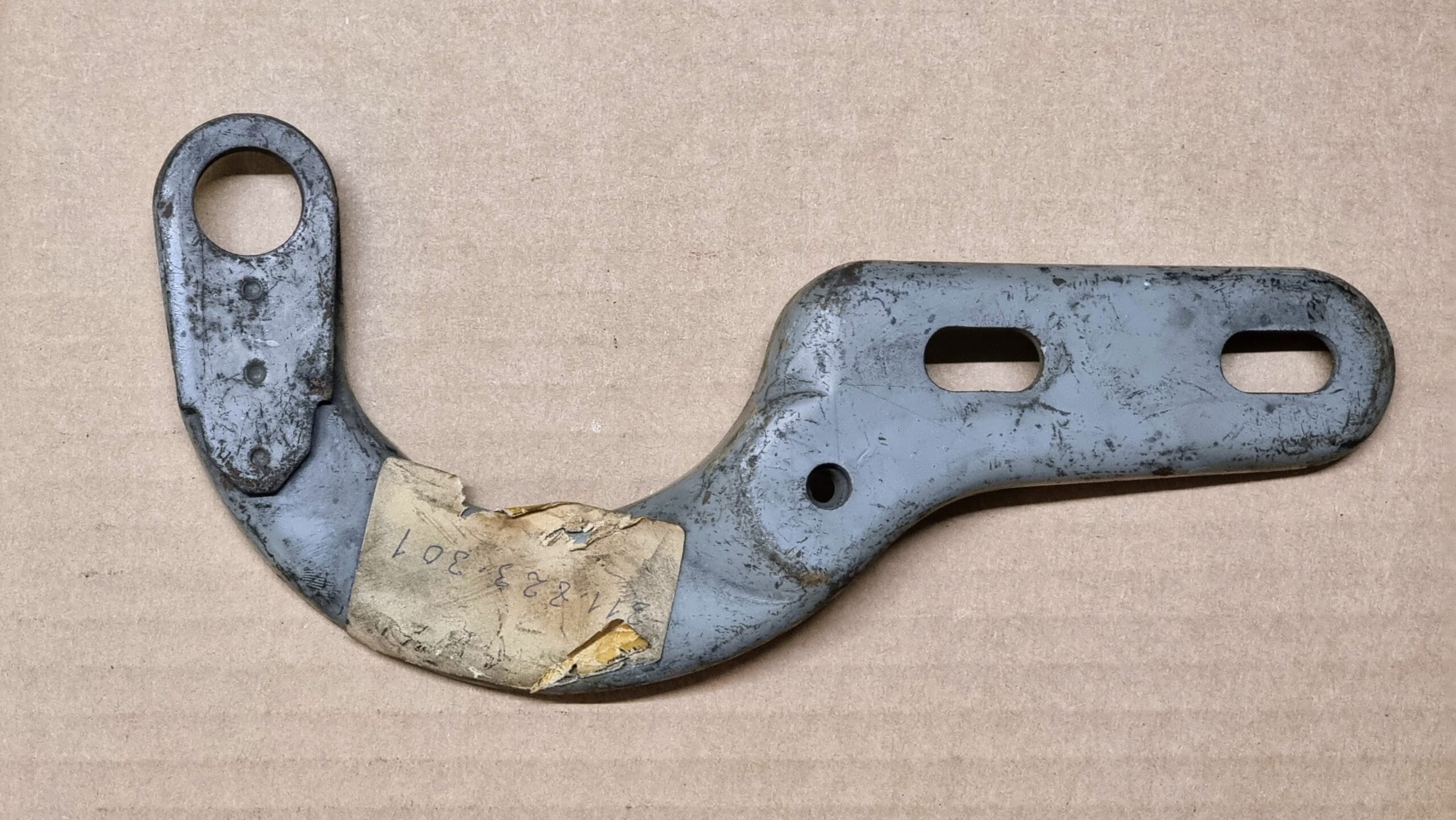 NOS 311823301 Hood hinge, left