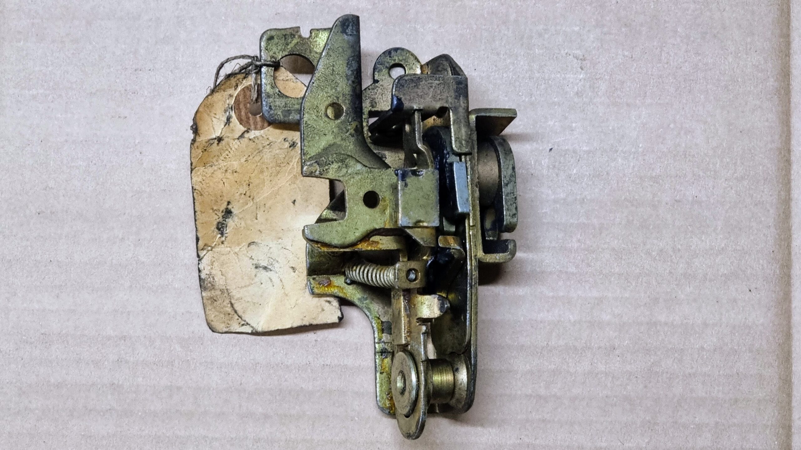 NOS 181837015 Door lock, left