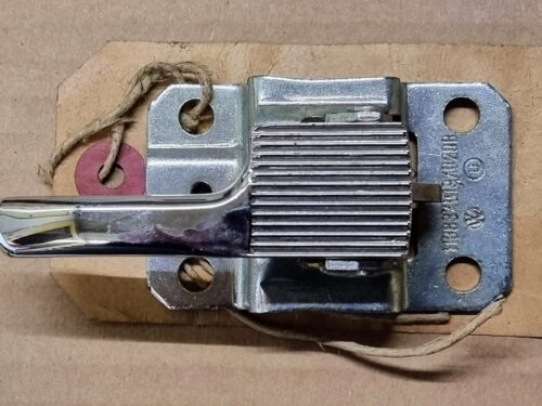 NOS 113837020B Operating lever, door lock, right