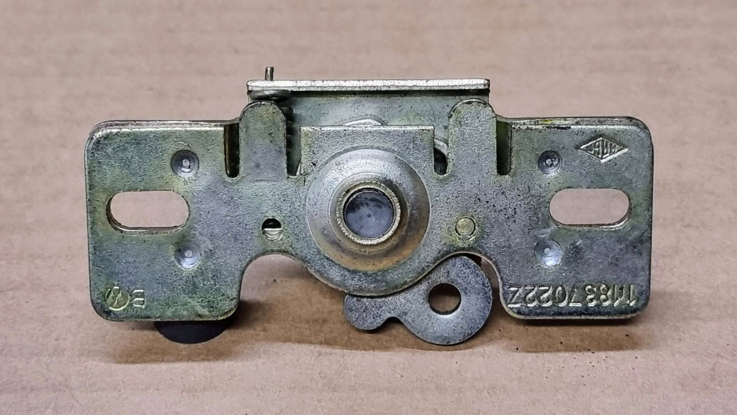 NOS 111837022Z Remote control, right