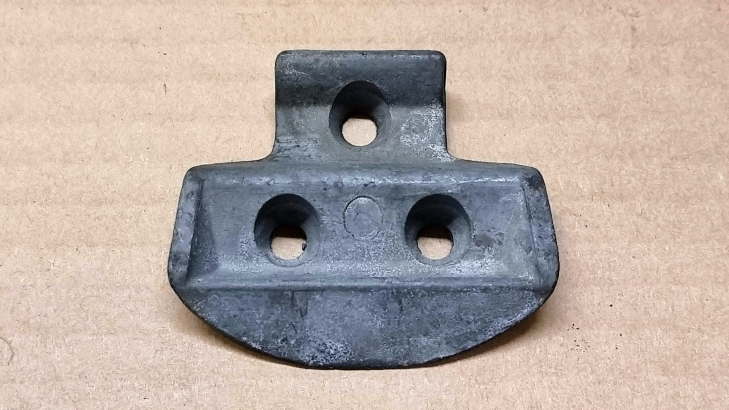 NOS 111837295 Striker plate, door lock