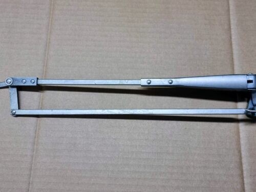 NOS 1499554071 Bracket with windshield wiper arm