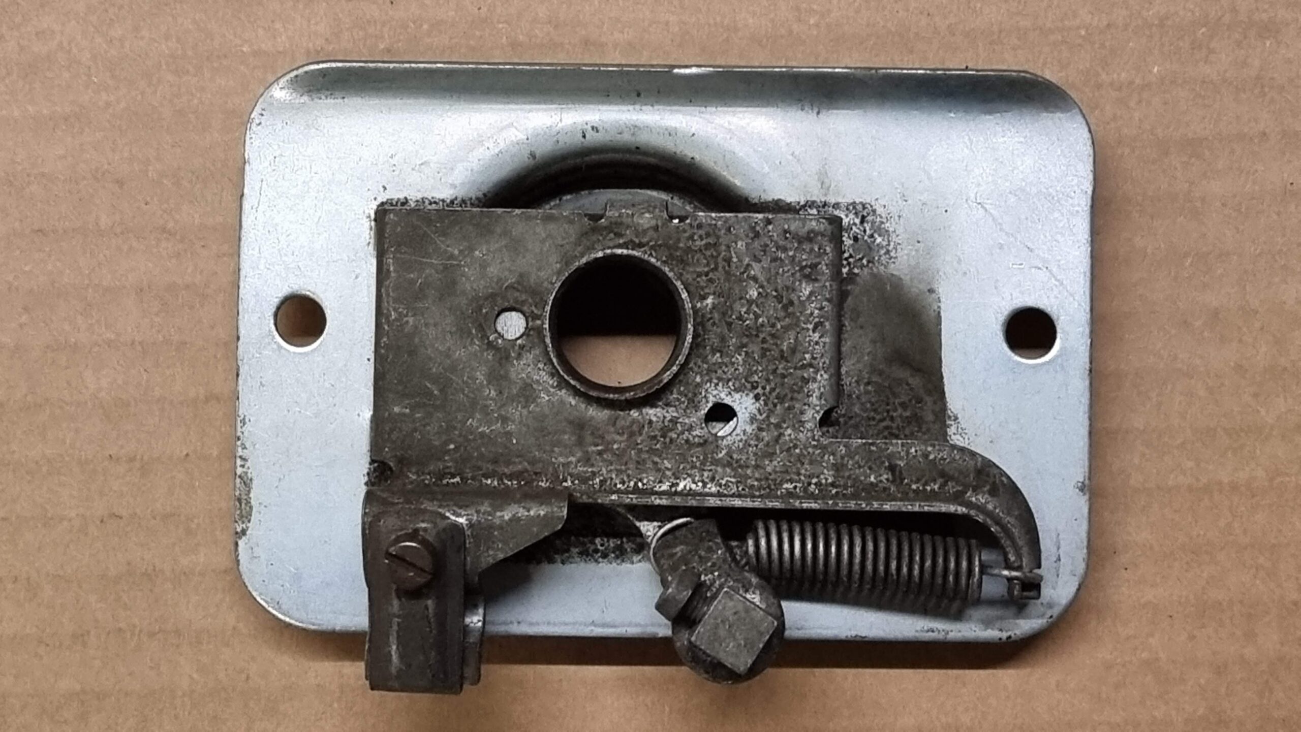 USED 311827509 Lock, rear hood