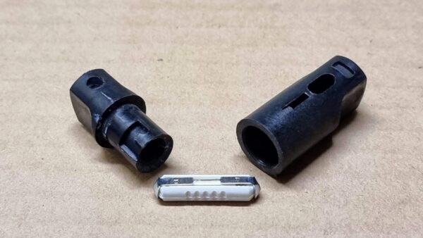 NOS 111937093A Connector with fuse 8