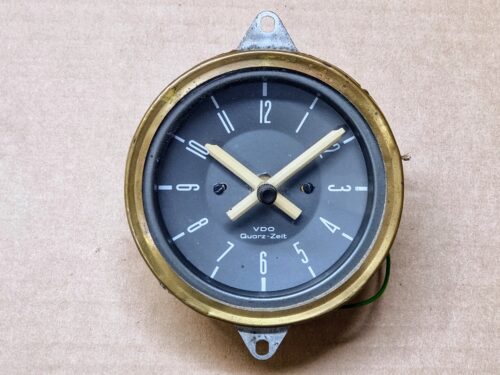 USED 241957069A Clock 12v Quarz-Zeit