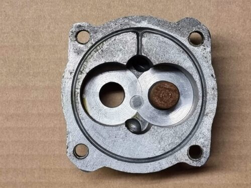 NOS 311115107 Body, oil pump
