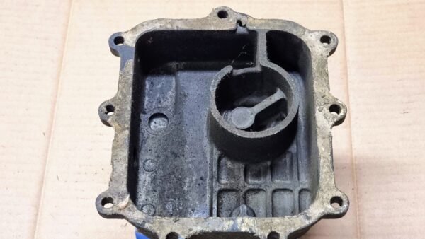 USED 002301205 Gearshift housing