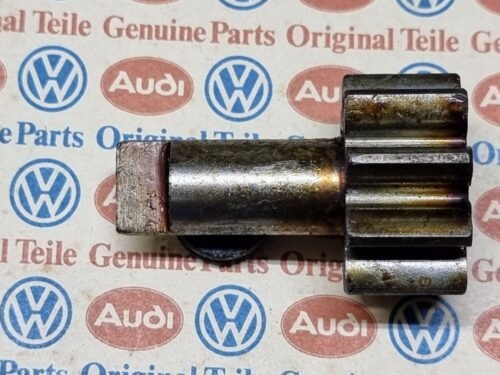 NOS 111115115 Gear and shaft, oil pump