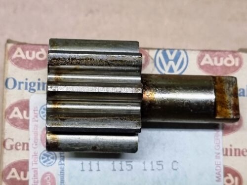 NOS 111115115C Gear and shaft, oil pump