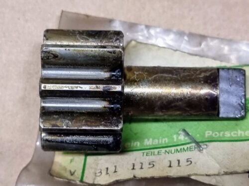 NOS 311115115 Gear and shaft, oil pump