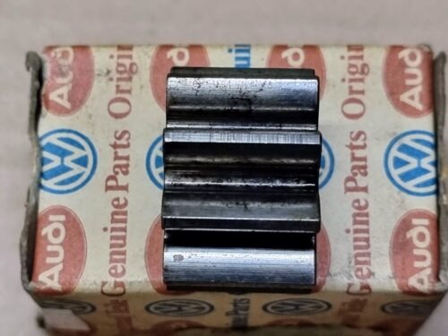NOS 311115123A Gear, oil pump