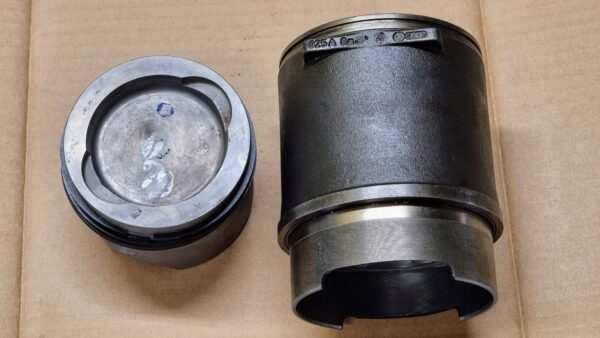 NOS 025198075 Cylinder with piston kit 94mm