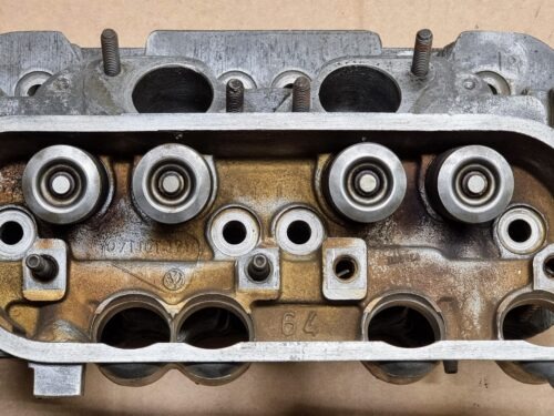 REC 071101061 Cylinder head with valves
