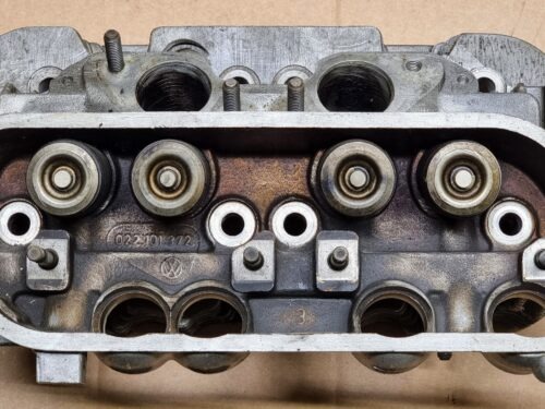 NOS 021101062A Cylinder head with valves, pair