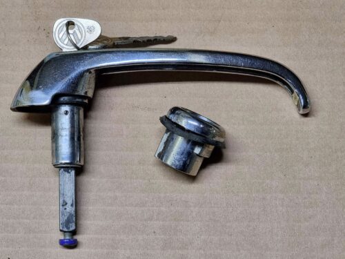 USED 211843703H Sliding door handle, with NOS lock cylinder