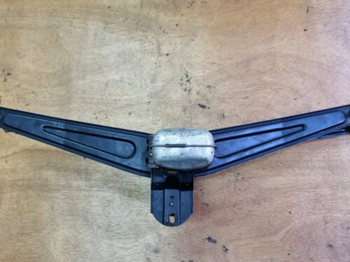 USED 211955021B Wiper assembly 6v